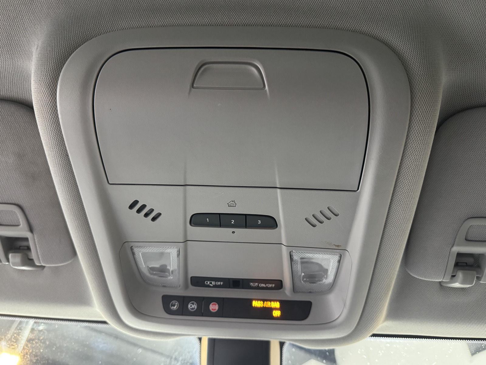Vehicle photo 26