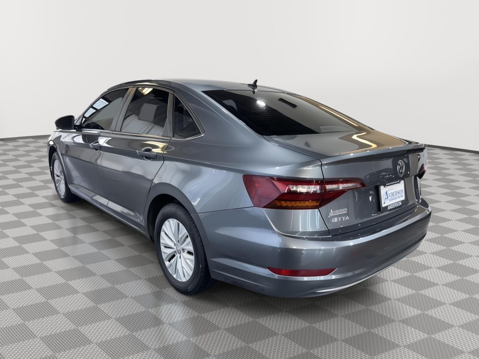 Vehicle photo 8