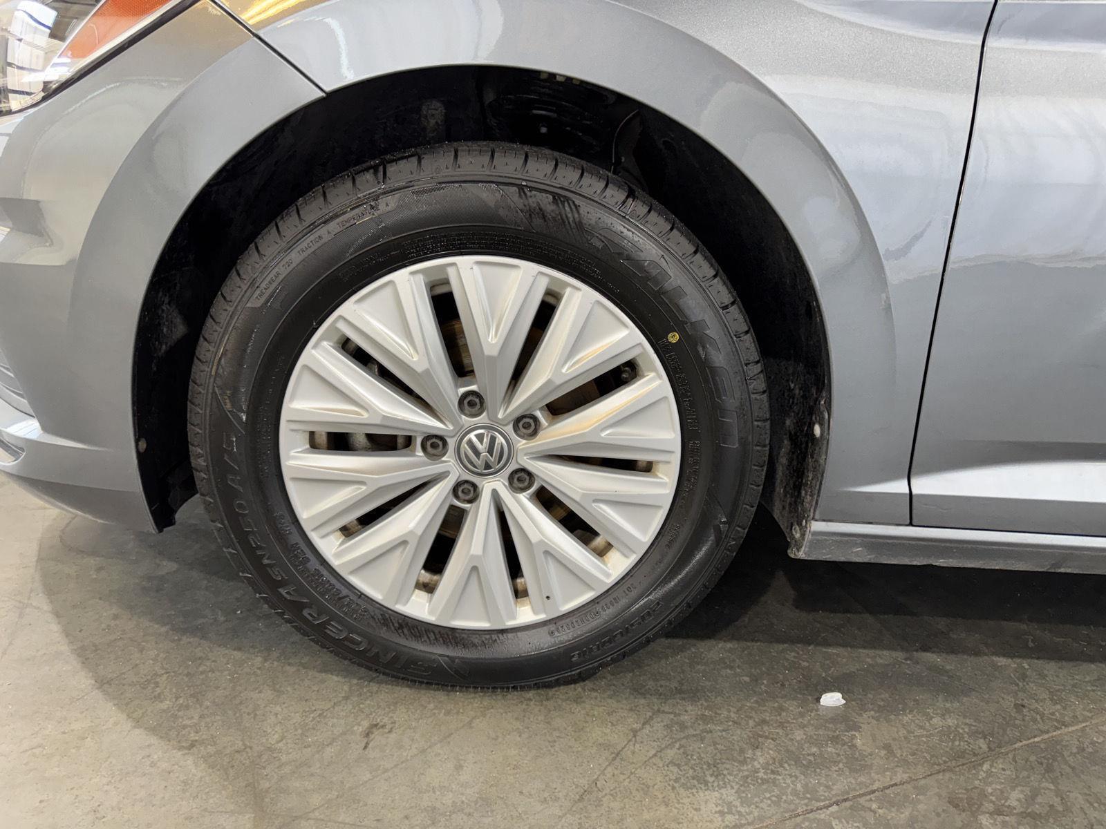 Vehicle photo 9