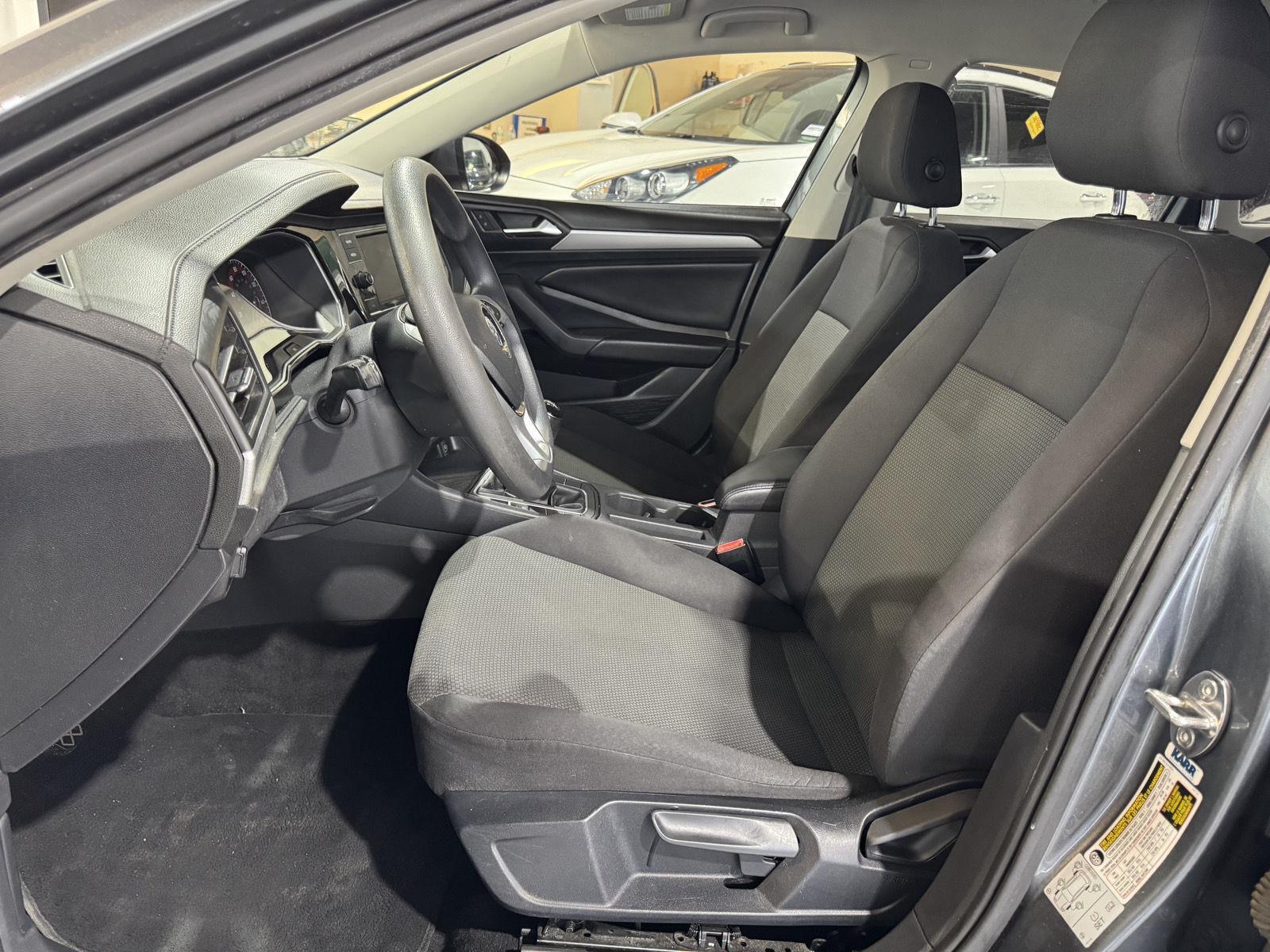 Vehicle photo 17