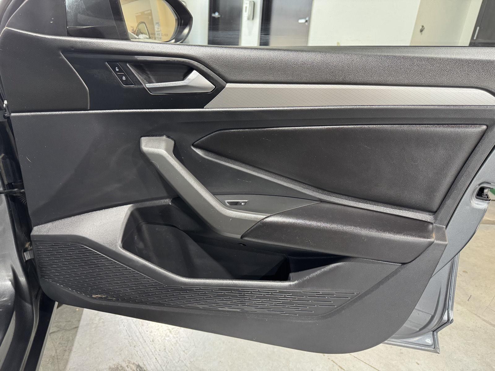Vehicle photo 21