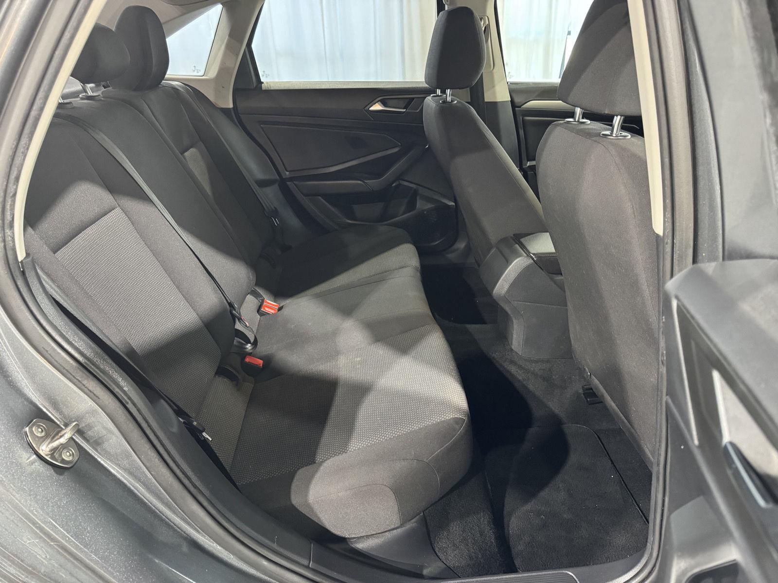 Vehicle photo 24