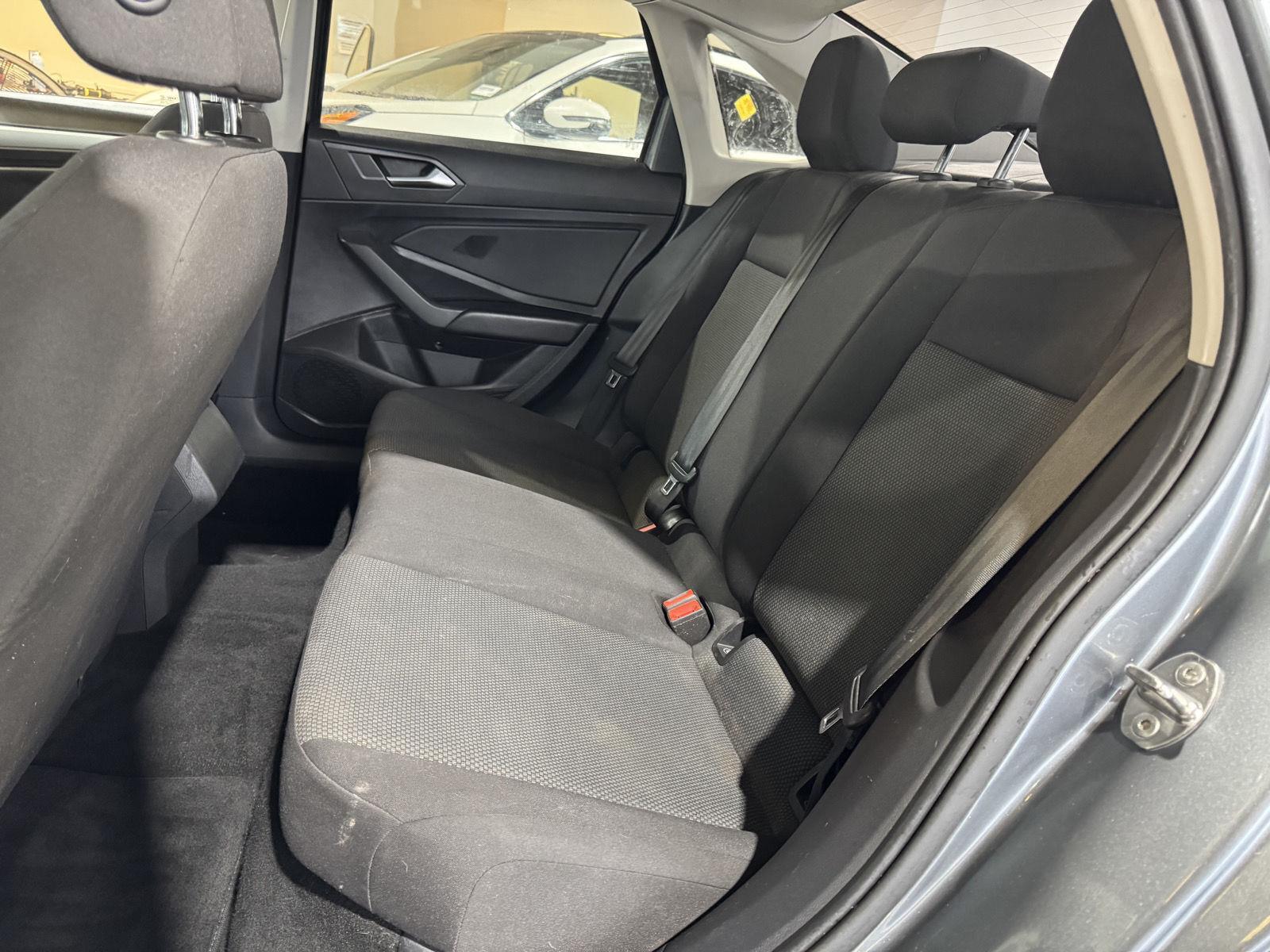 Vehicle photo 26
