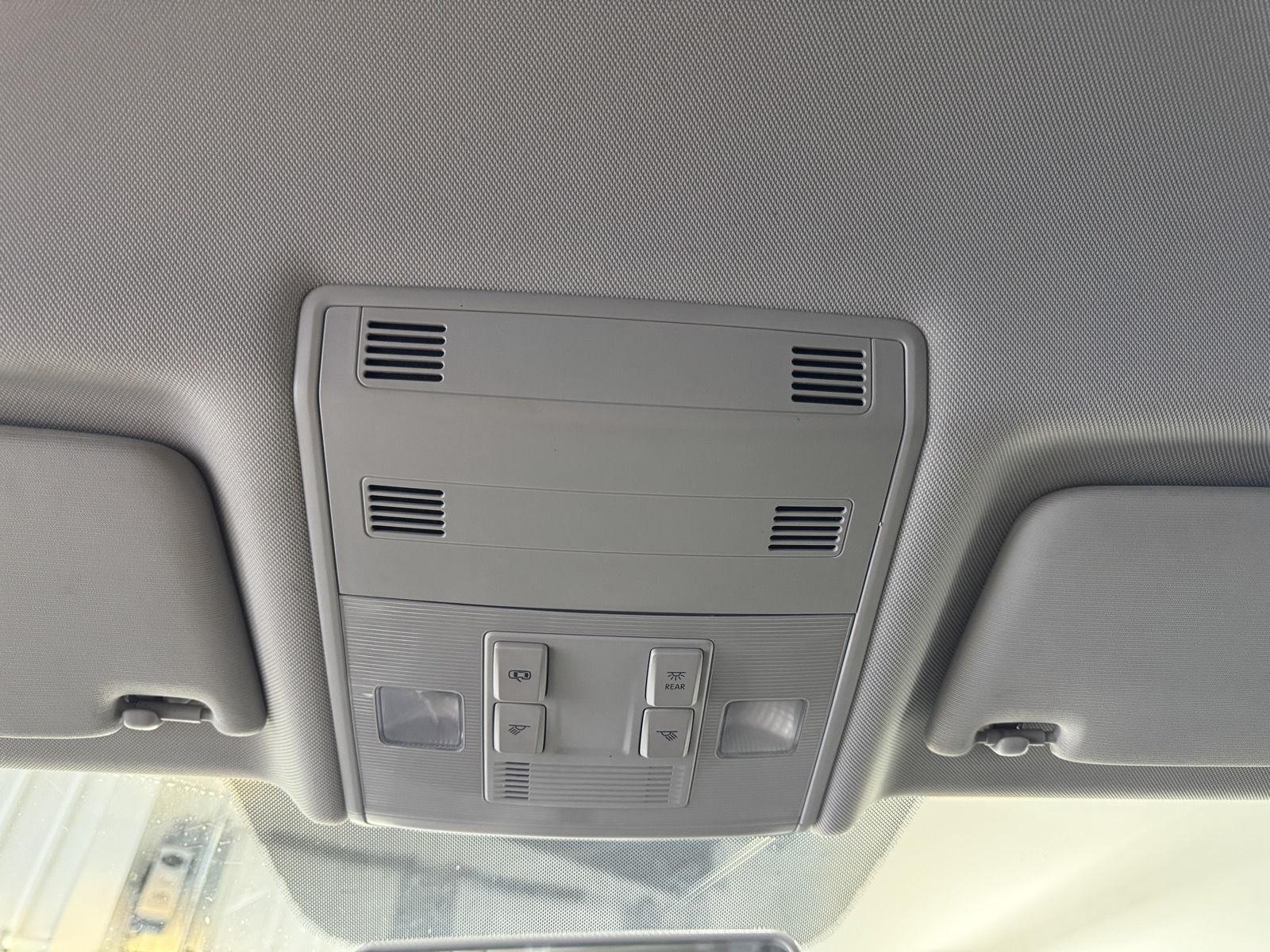 Vehicle photo 27
