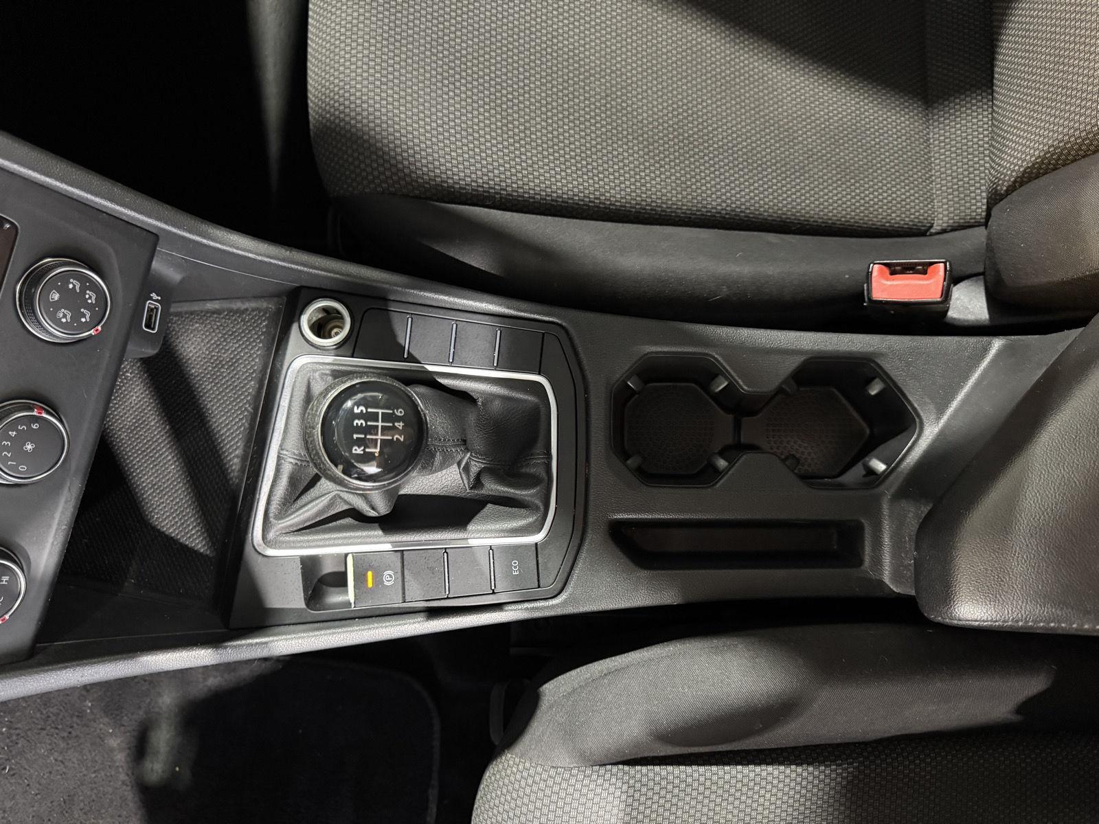 Vehicle photo 32