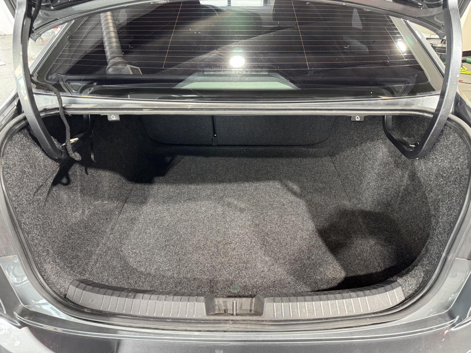 Vehicle photo 38