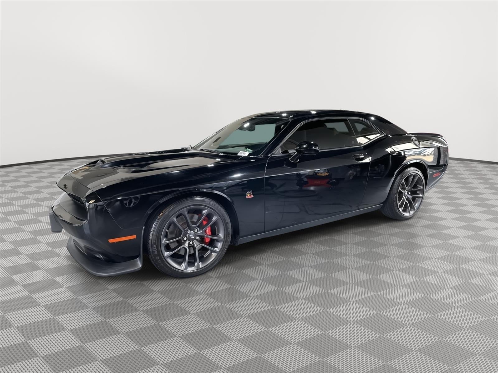 Vehicle photo 2