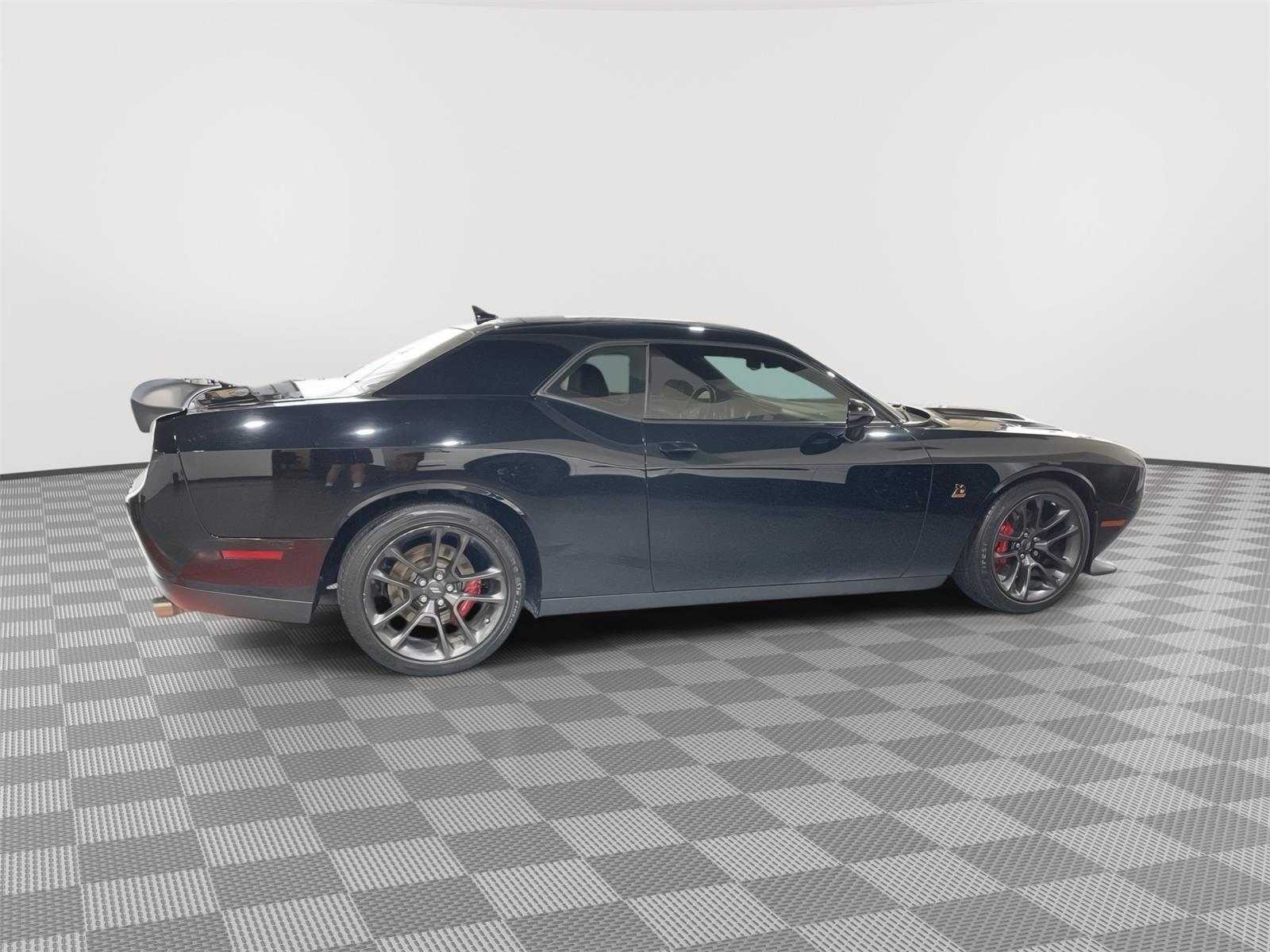 Vehicle photo 6