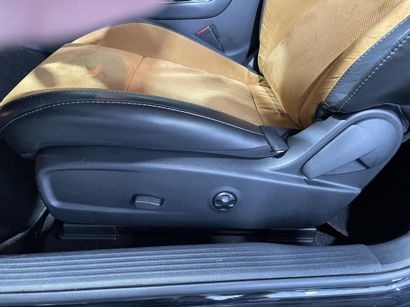 Vehicle photo 17