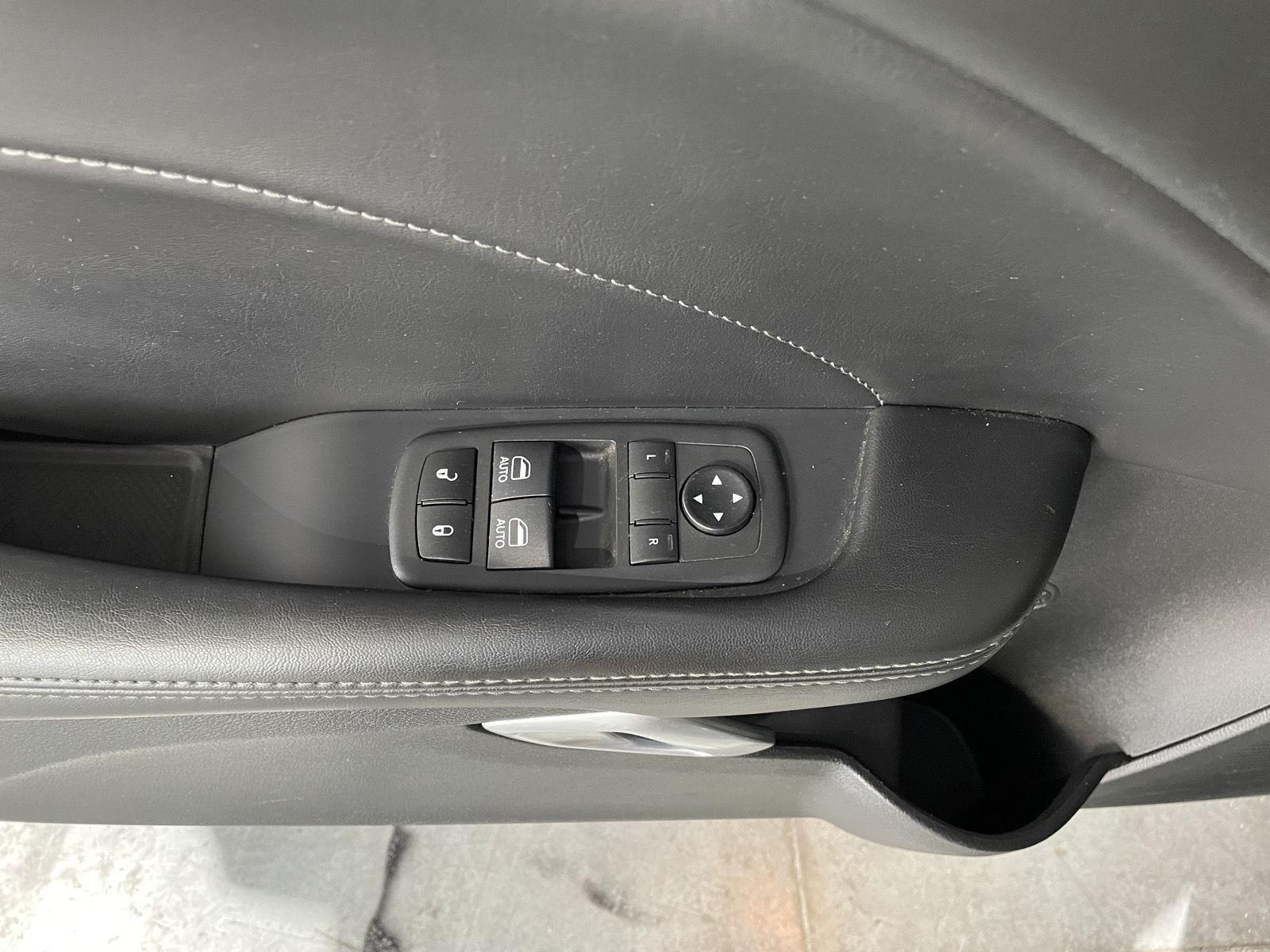 Vehicle photo 19