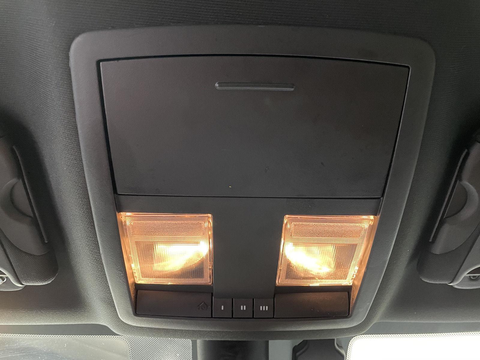 Vehicle photo 29