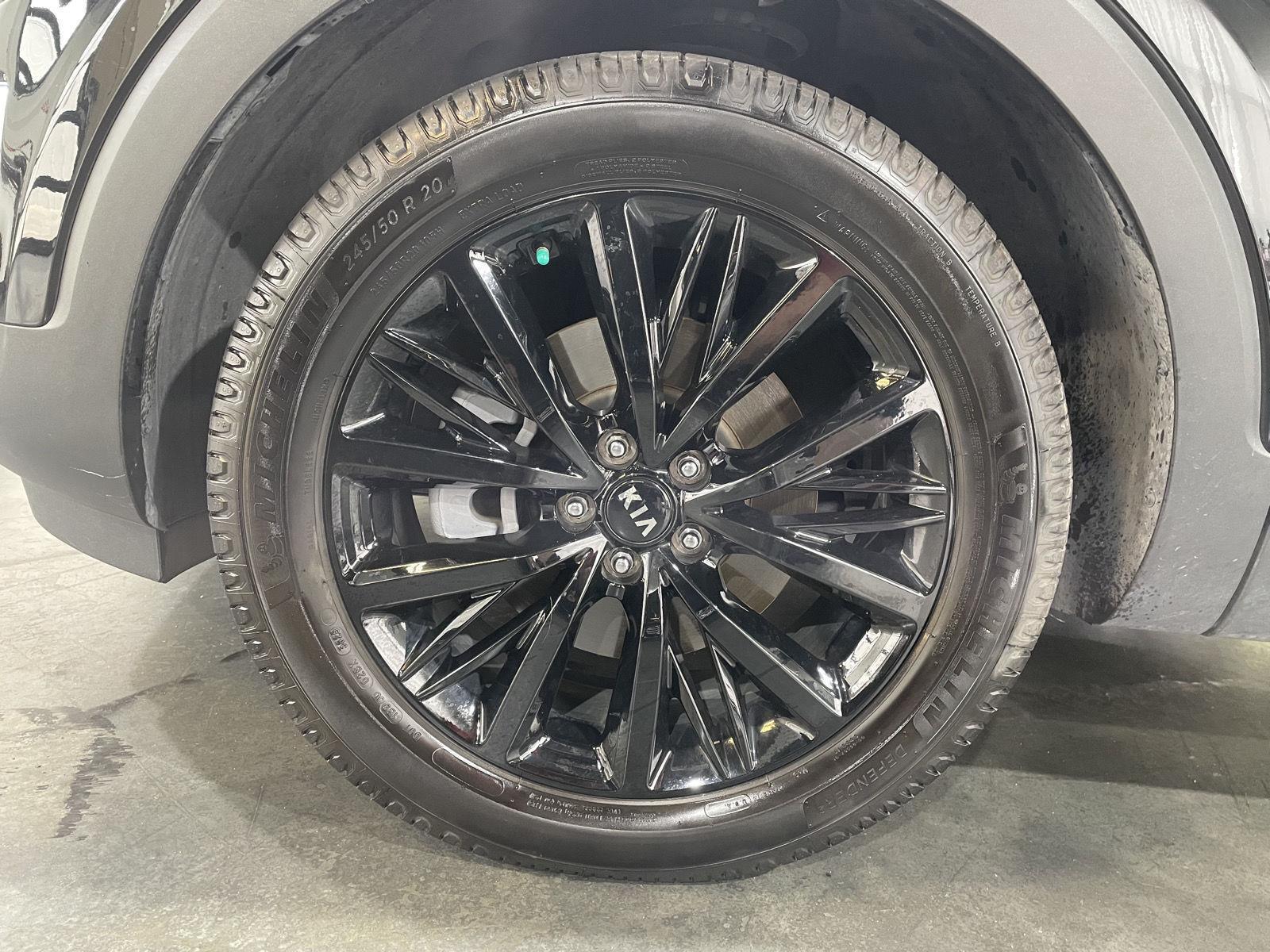 Vehicle photo 11