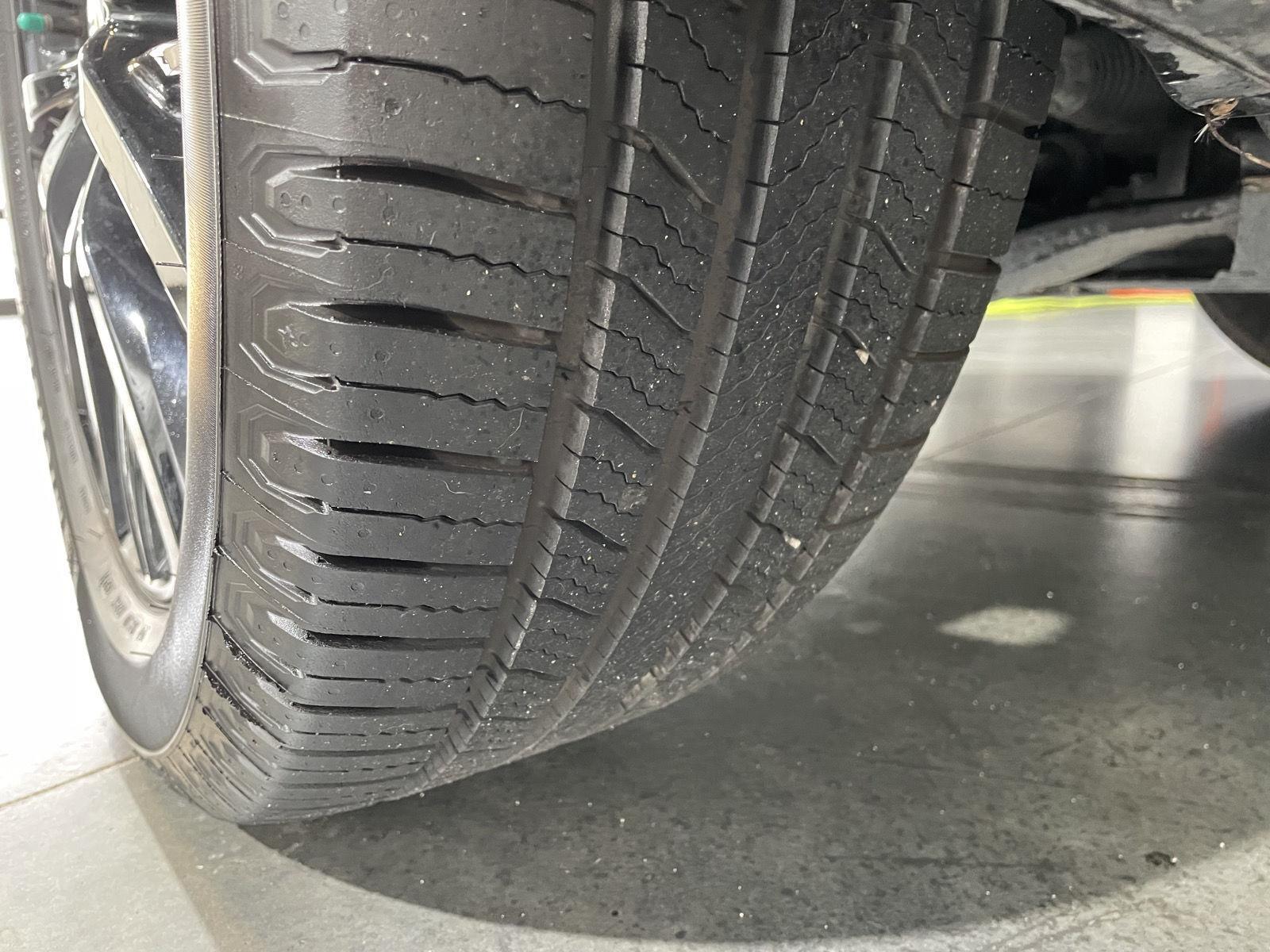 Vehicle photo 12