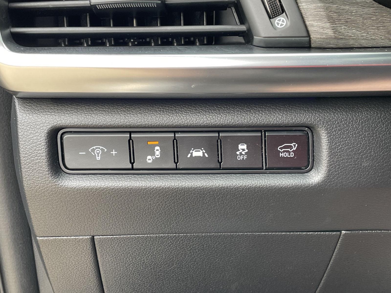 Vehicle photo 17