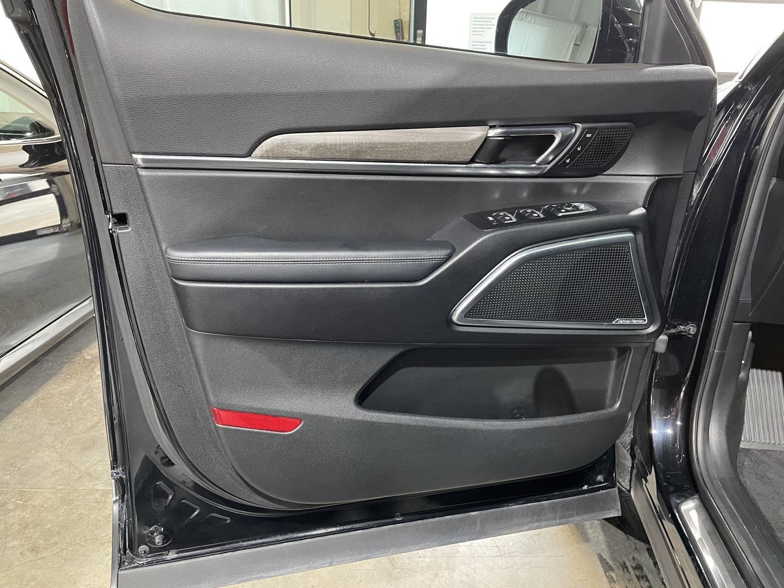 Vehicle photo 18