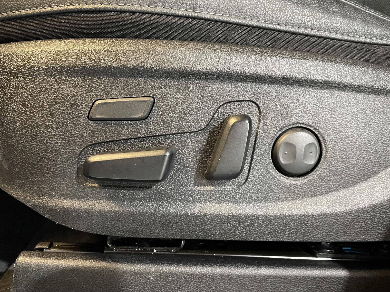 Vehicle photo 21