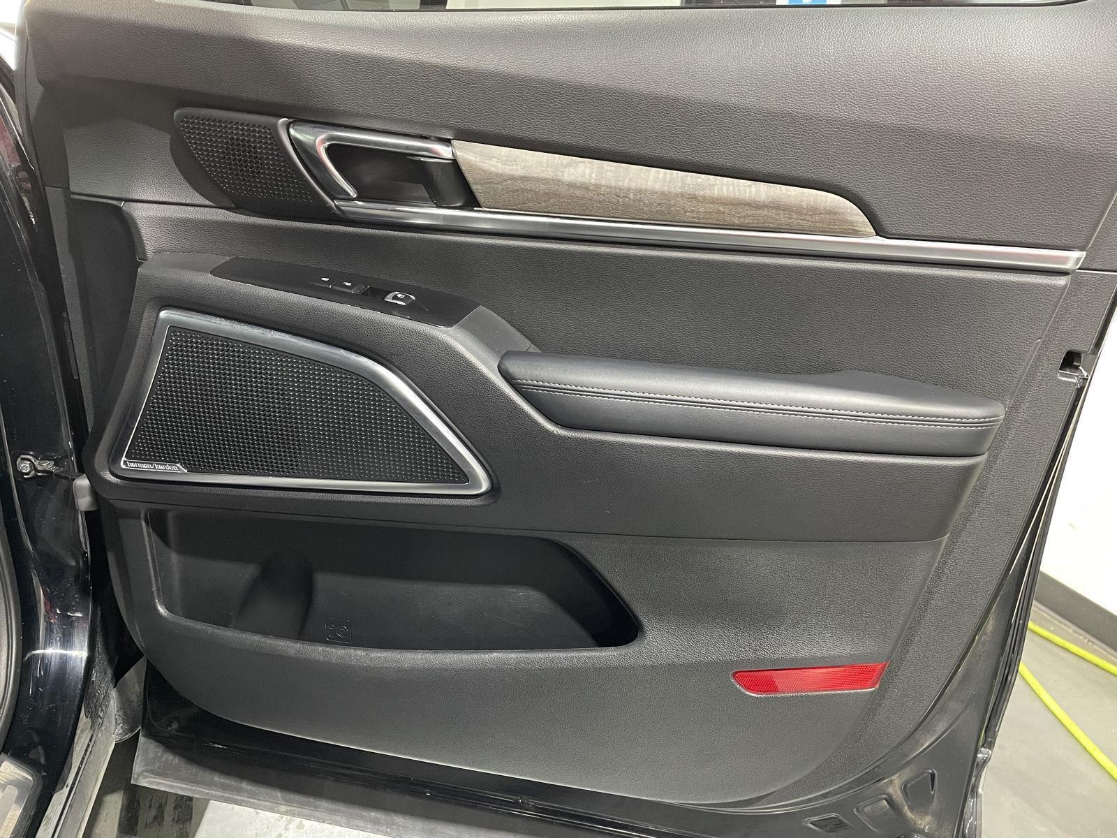 Vehicle photo 22