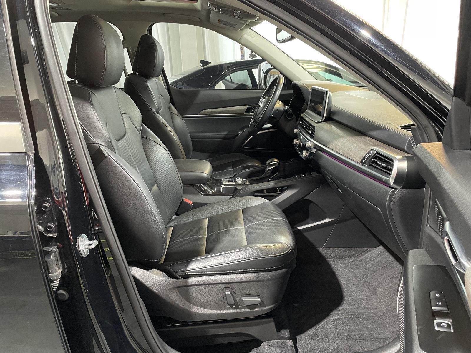 Vehicle photo 23