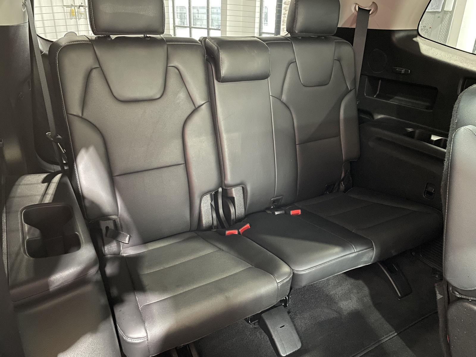 Vehicle photo 28