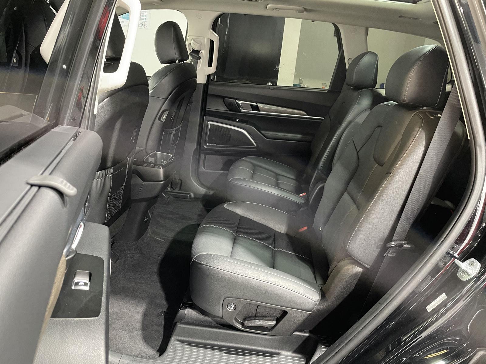 Vehicle photo 30