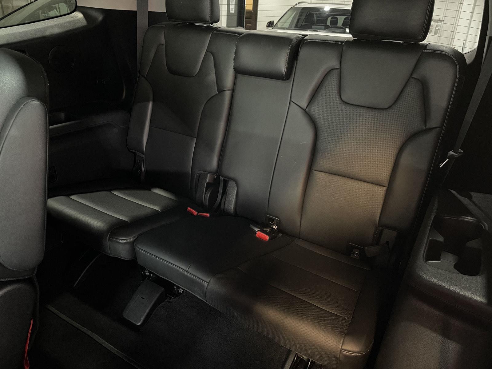 Vehicle photo 31