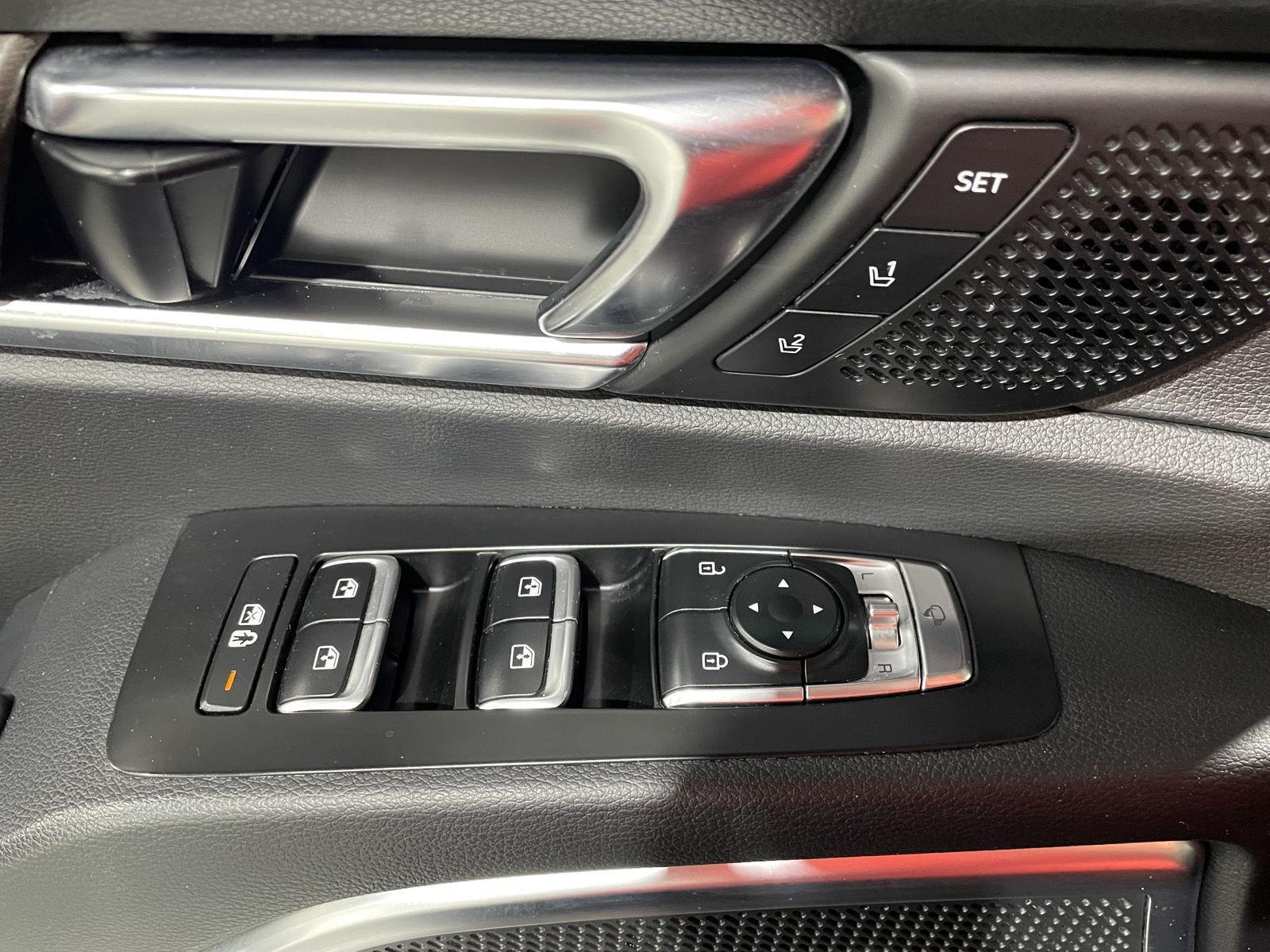 Vehicle photo 37