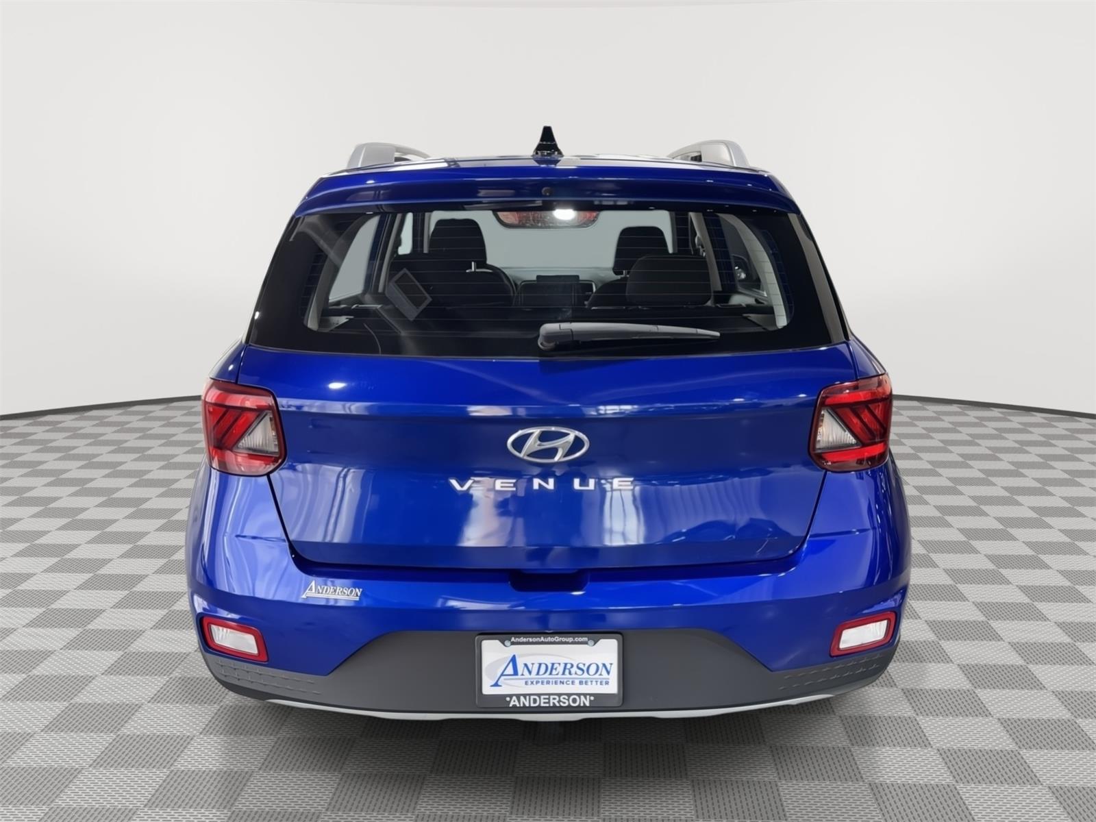 Vehicle photo 8