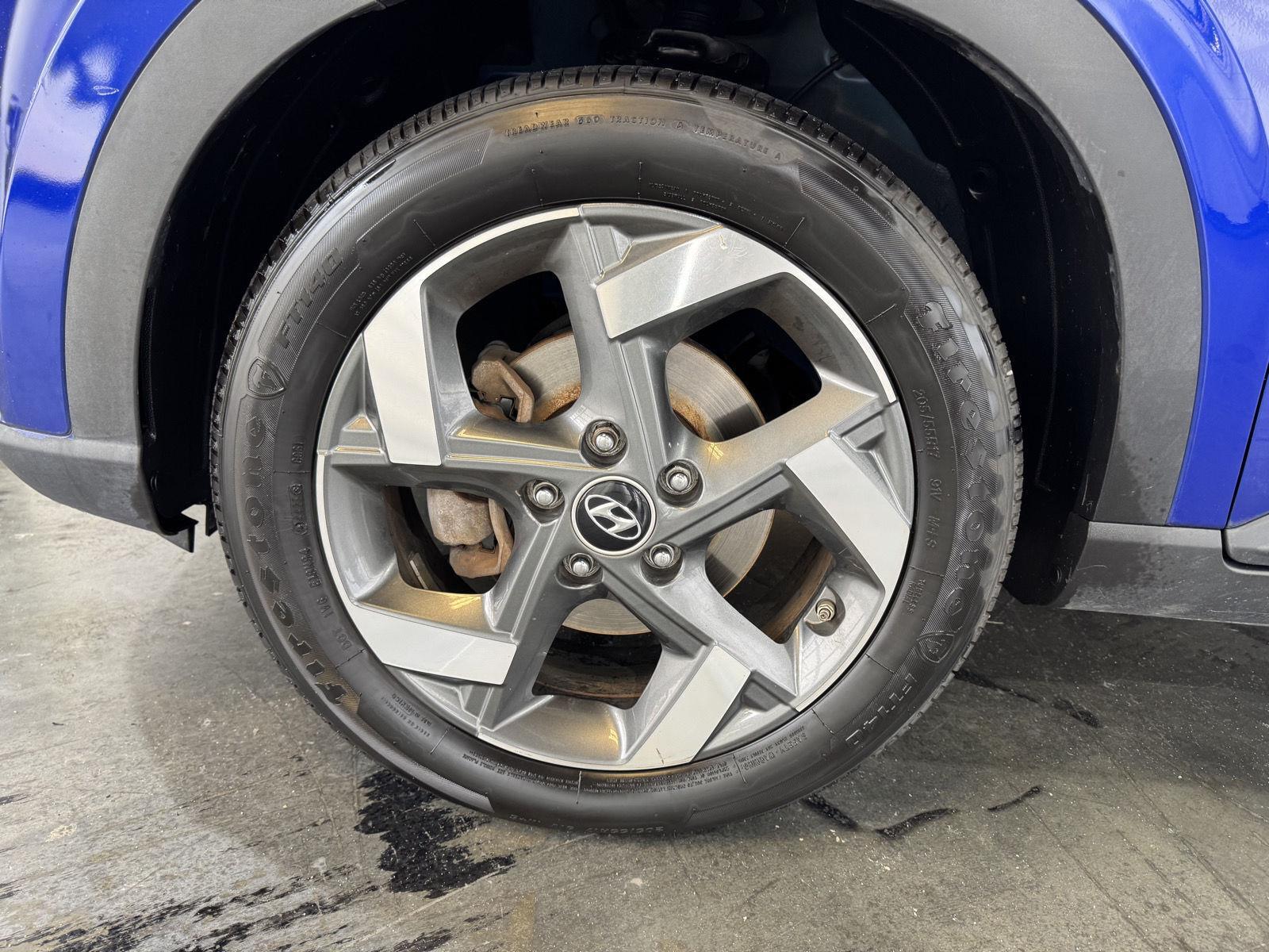 Vehicle photo 10