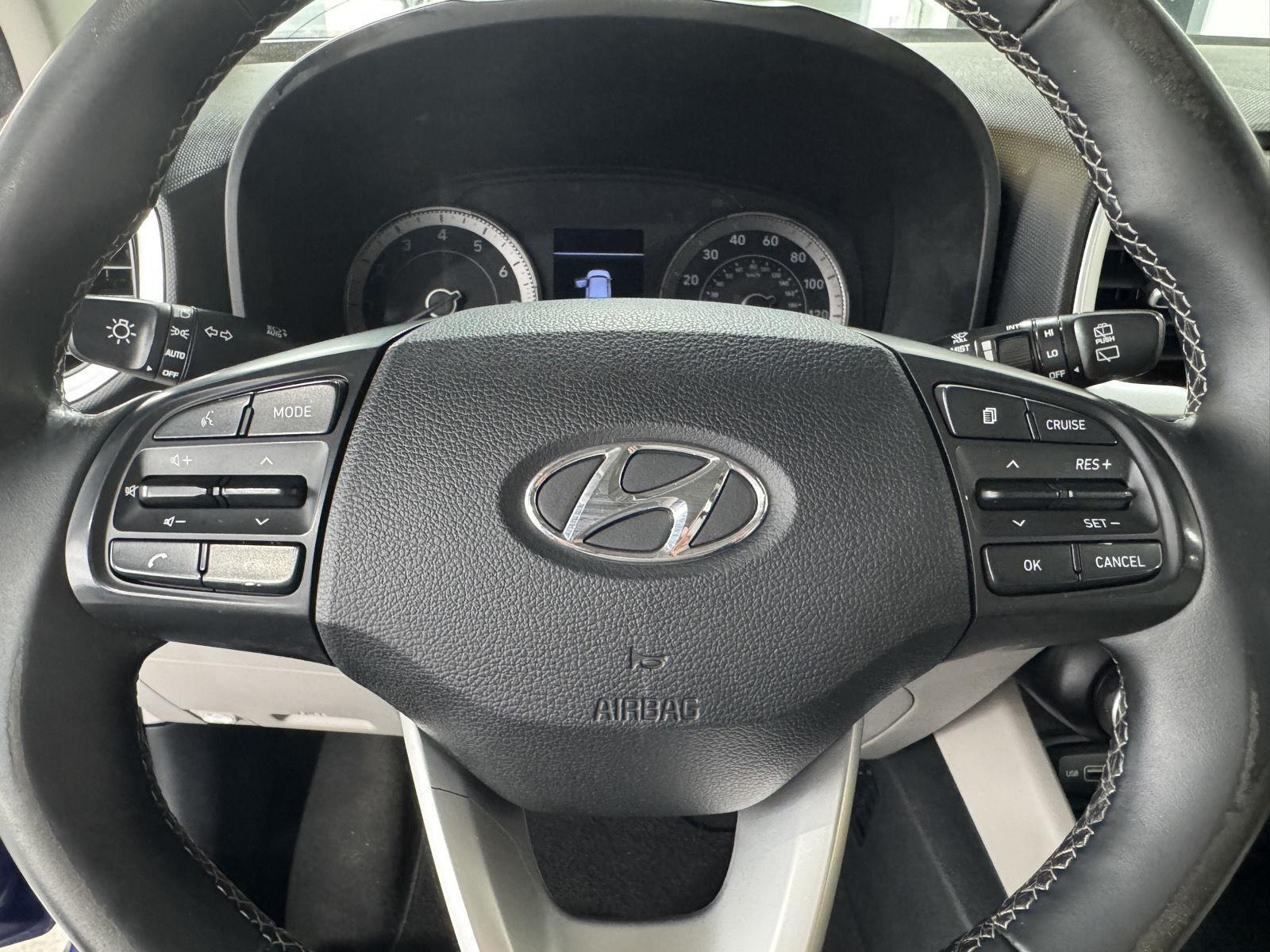 Vehicle photo 13