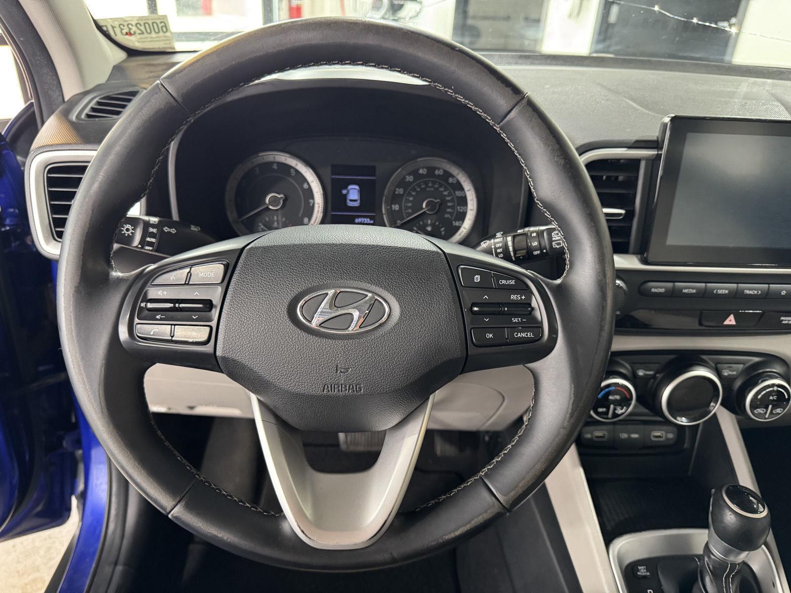 Vehicle photo 14