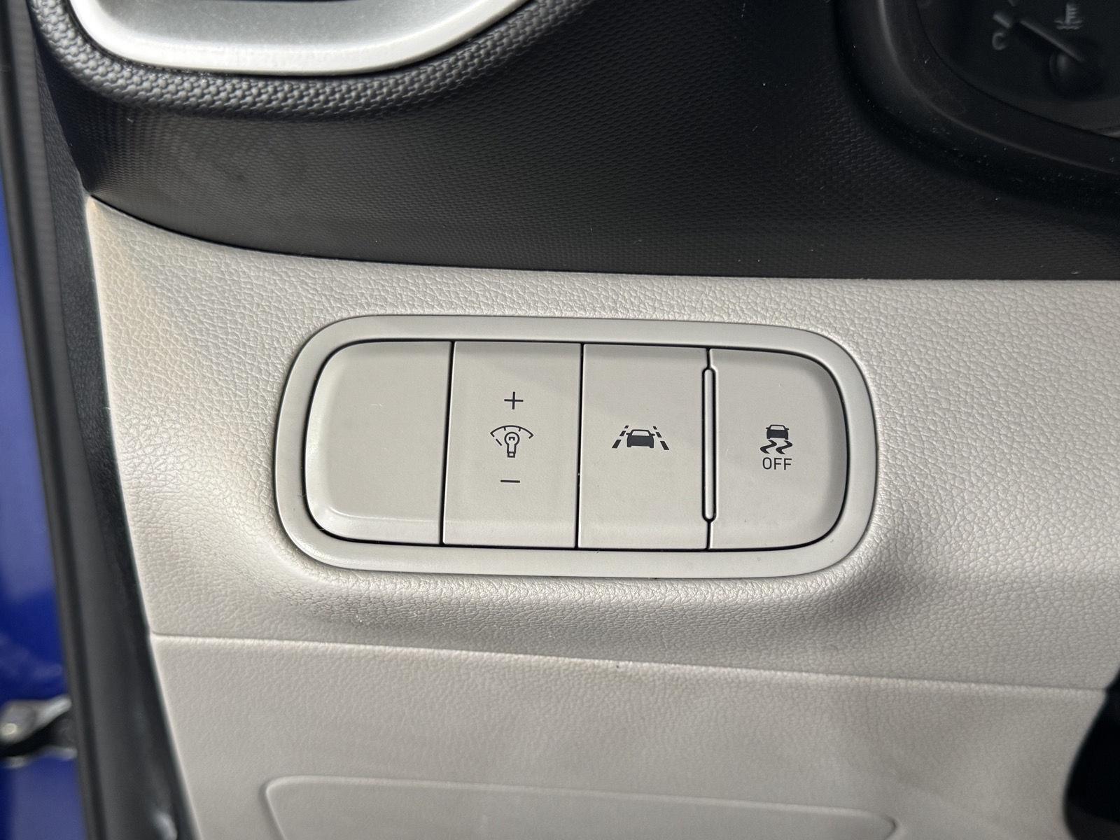 Vehicle photo 17
