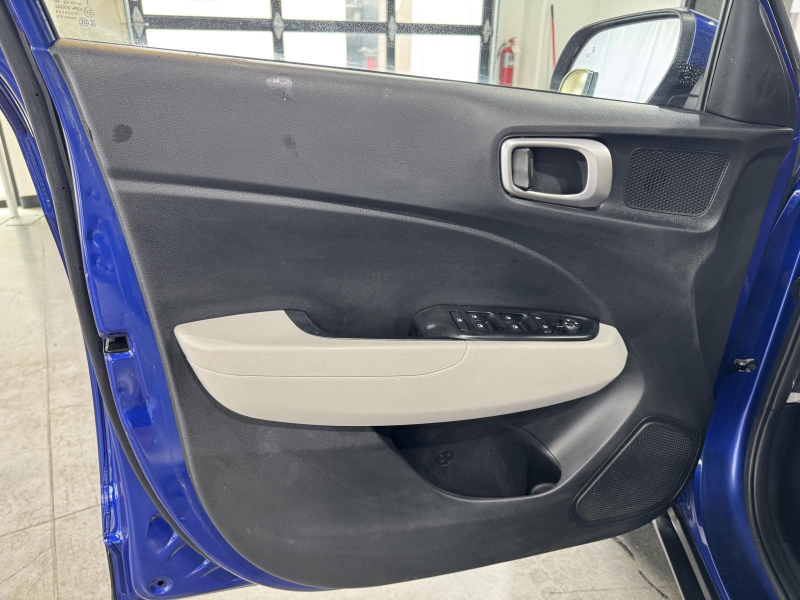 Vehicle photo 18