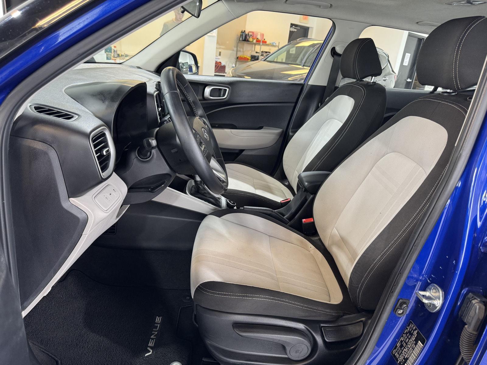 Vehicle photo 19
