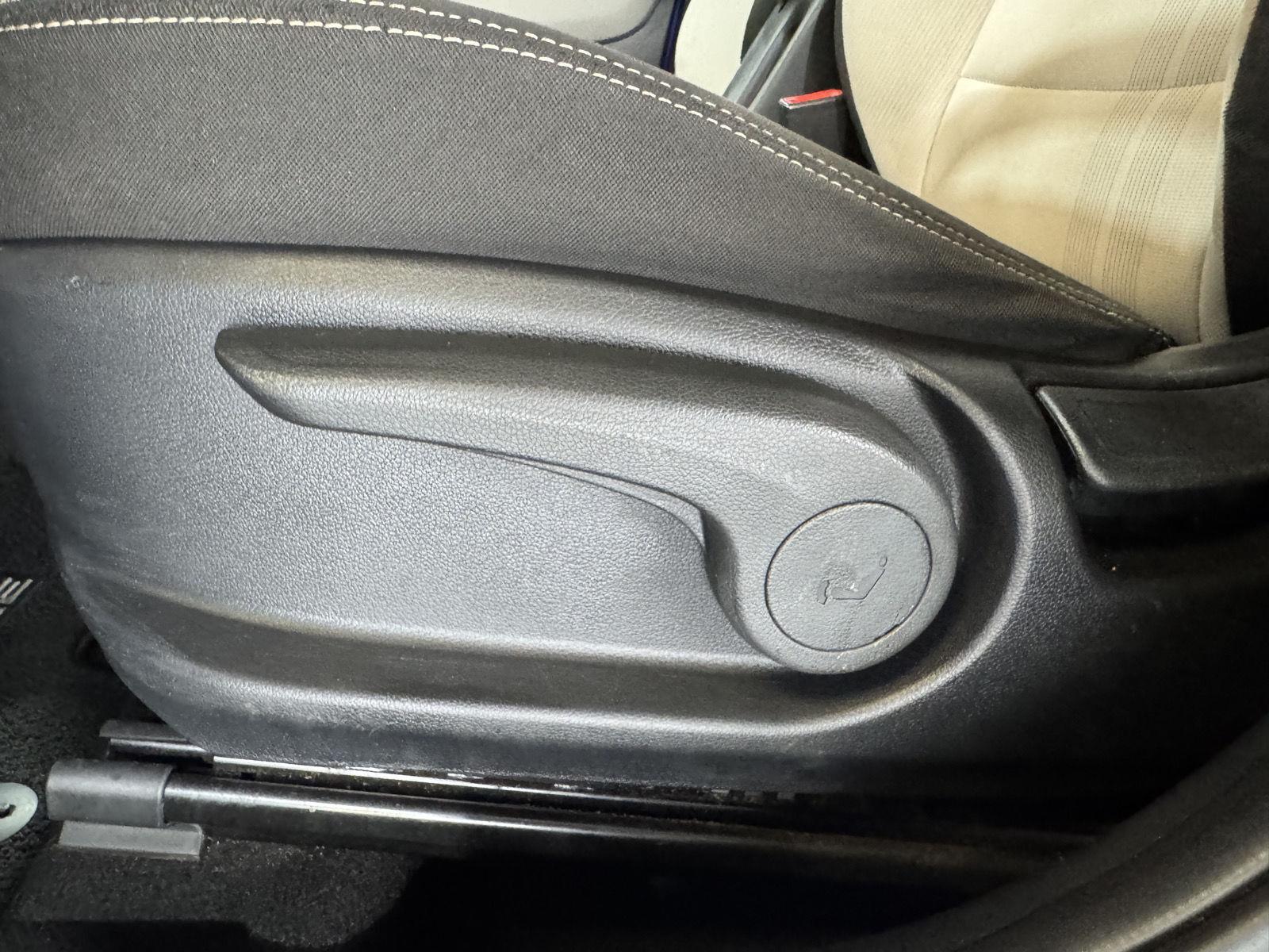 Vehicle photo 20
