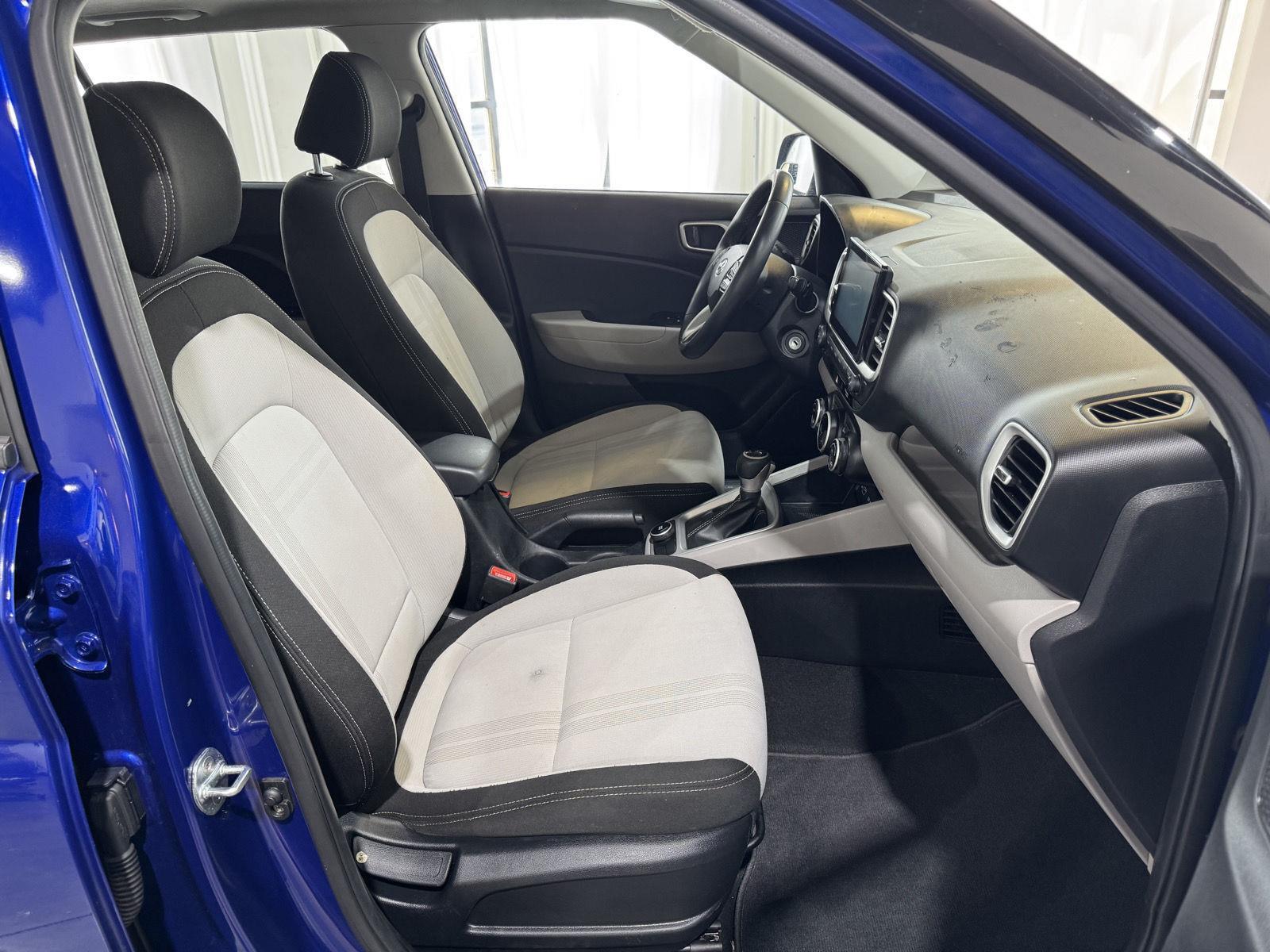 Vehicle photo 24