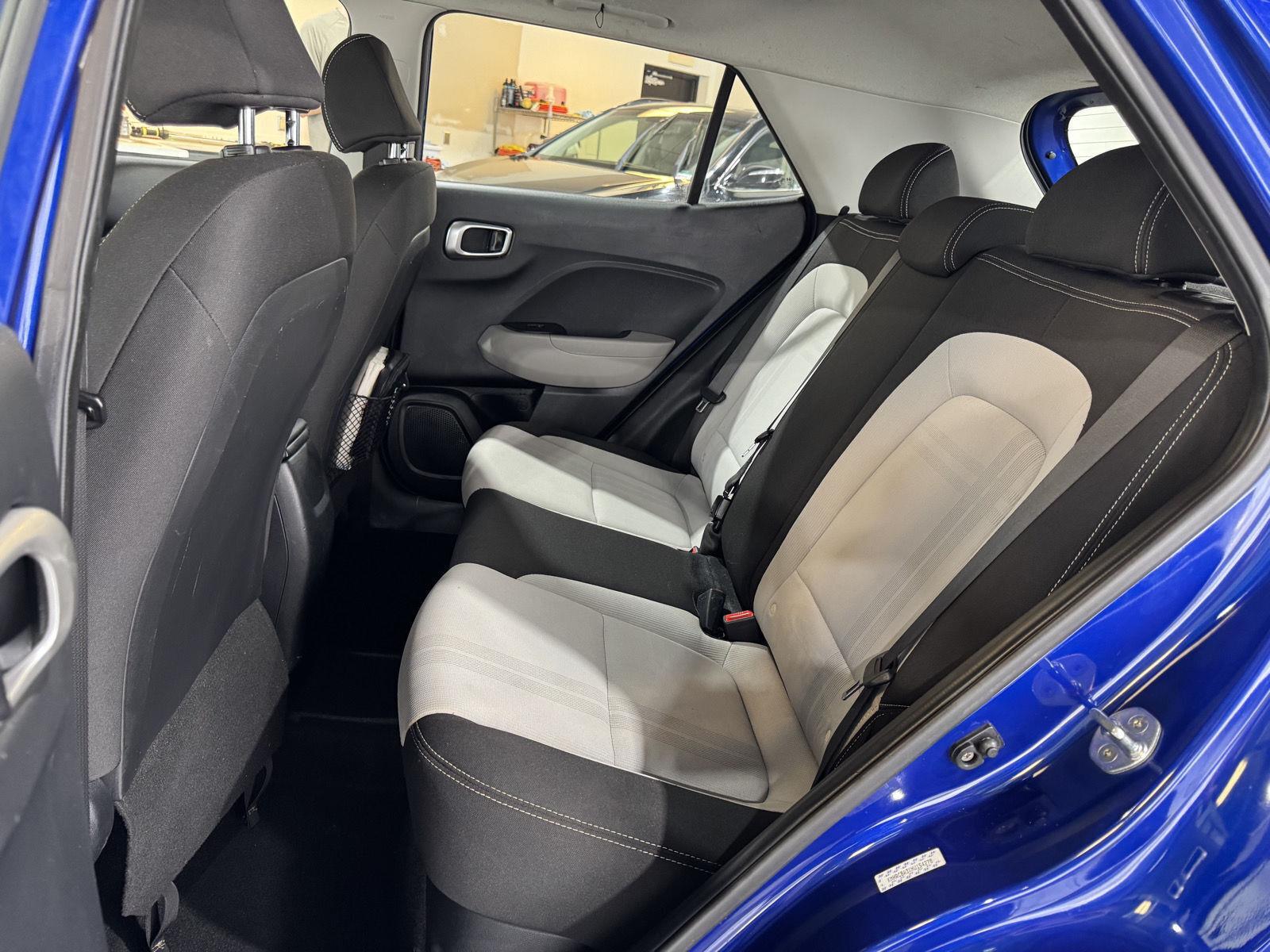 Vehicle photo 26