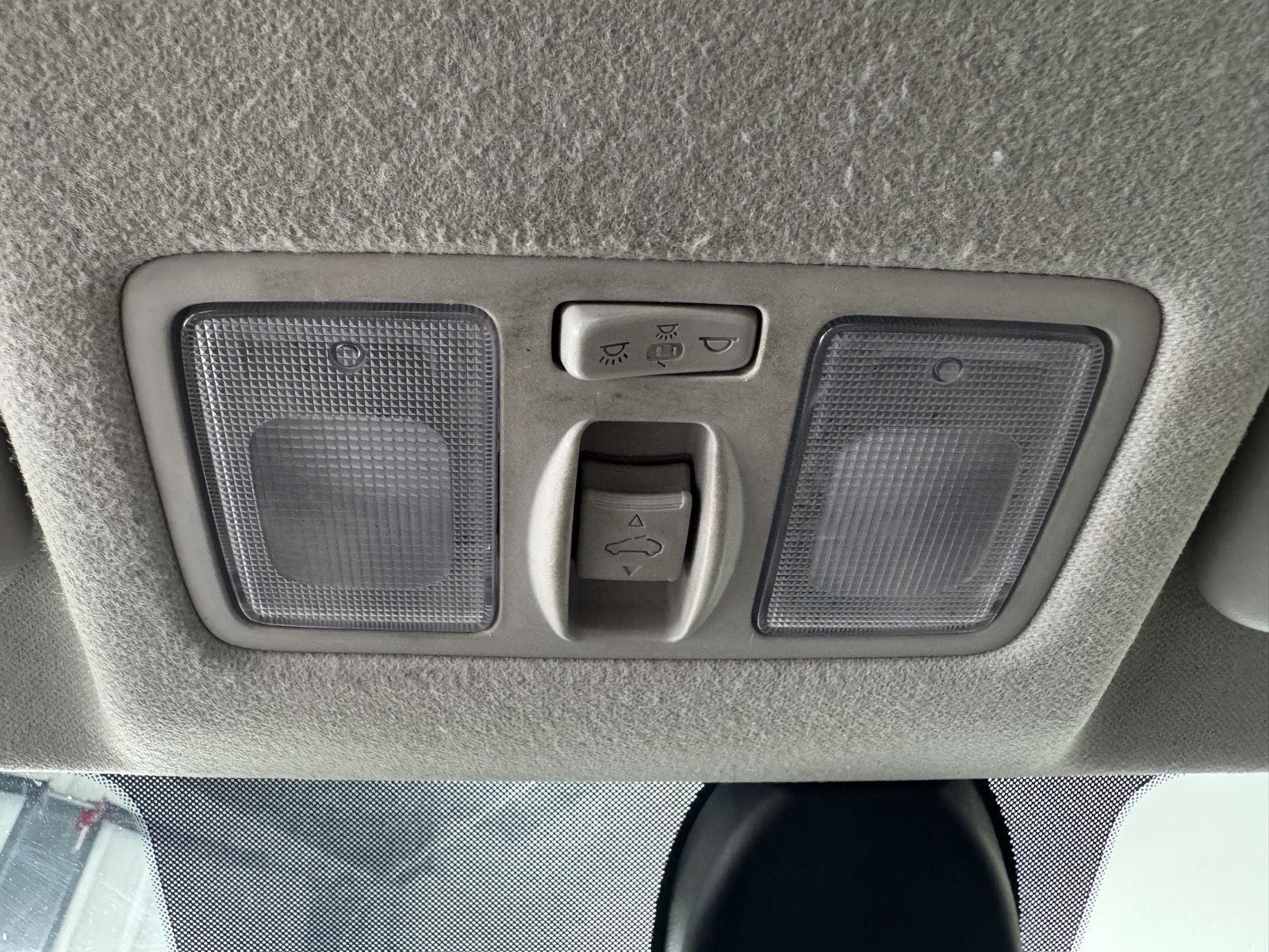 Vehicle photo 29