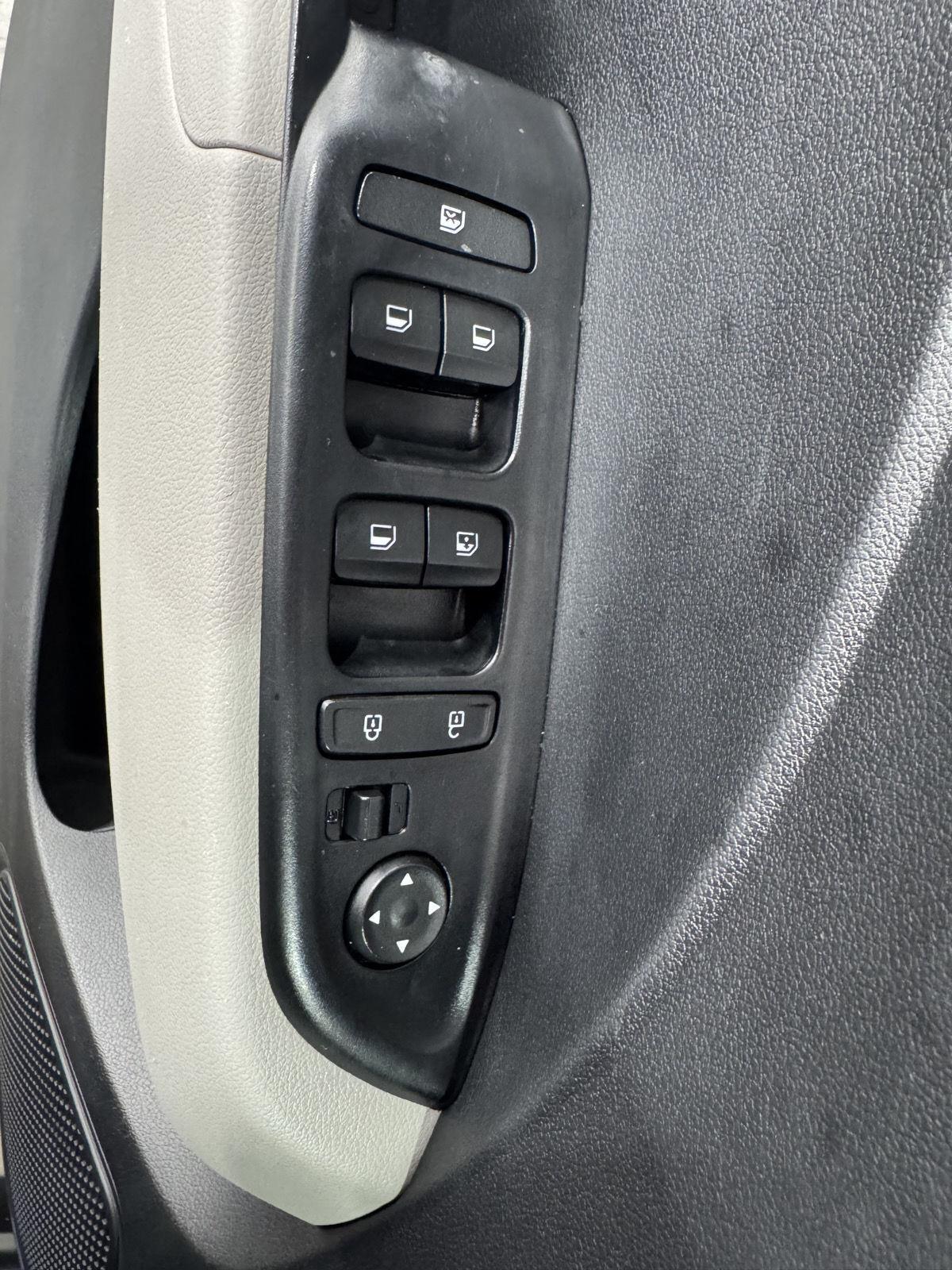 Vehicle photo 35