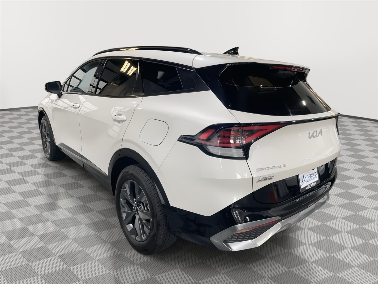 Vehicle photo 9