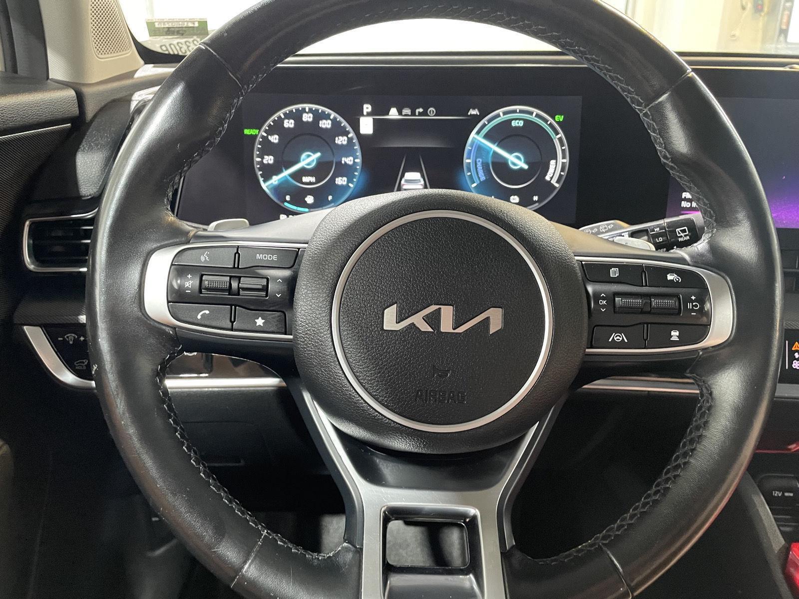 Vehicle photo 12