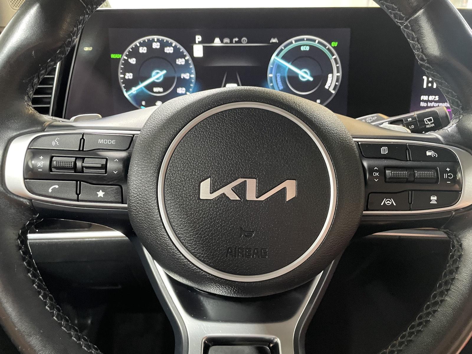 Vehicle photo 13