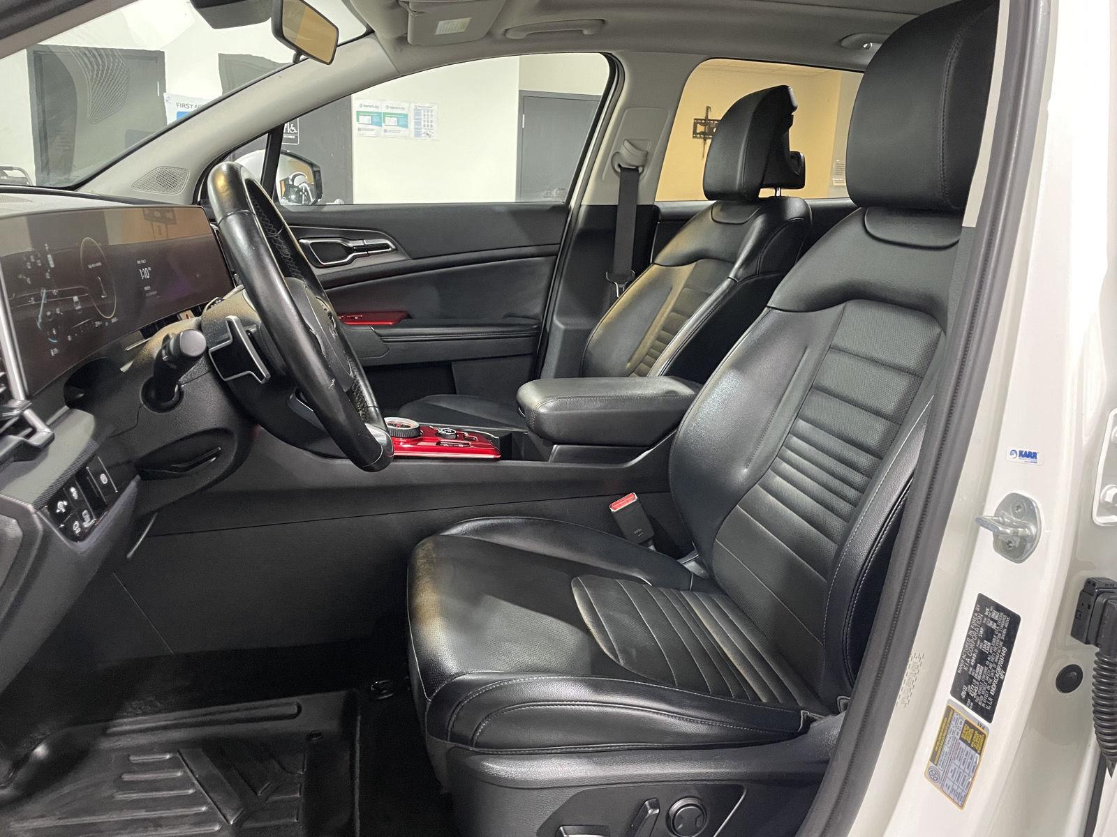 Vehicle photo 16