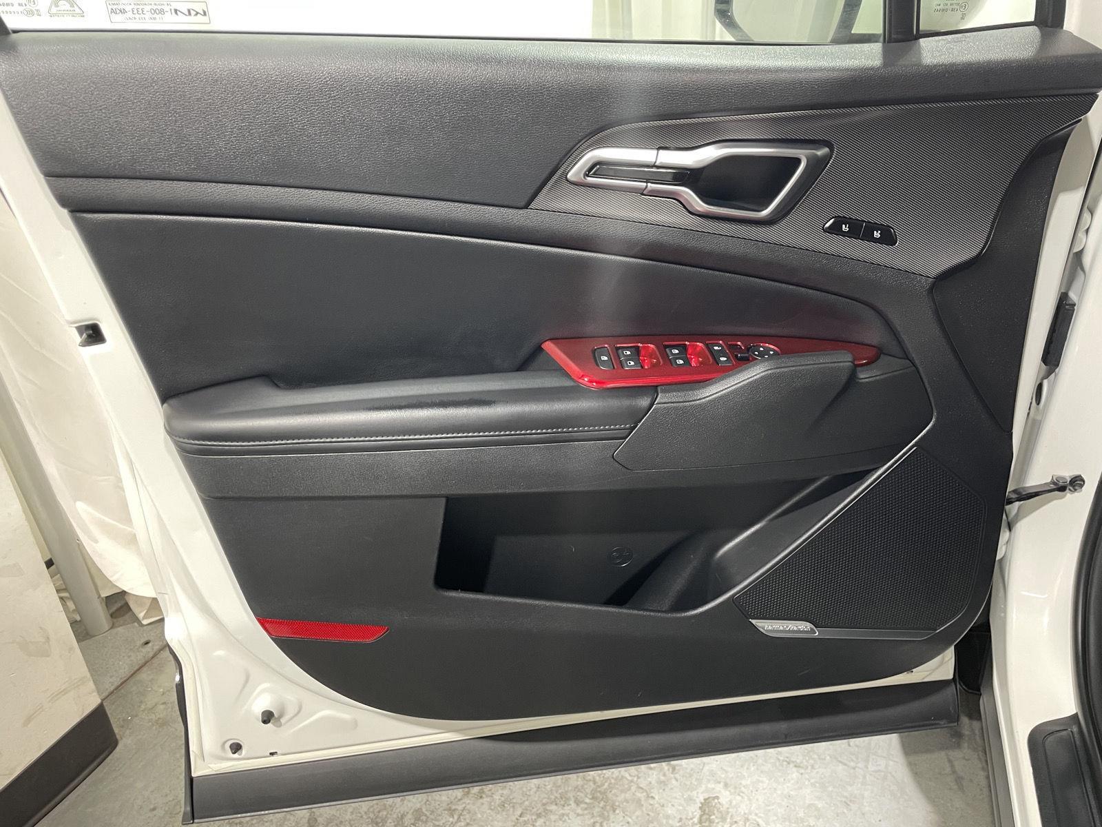 Vehicle photo 19