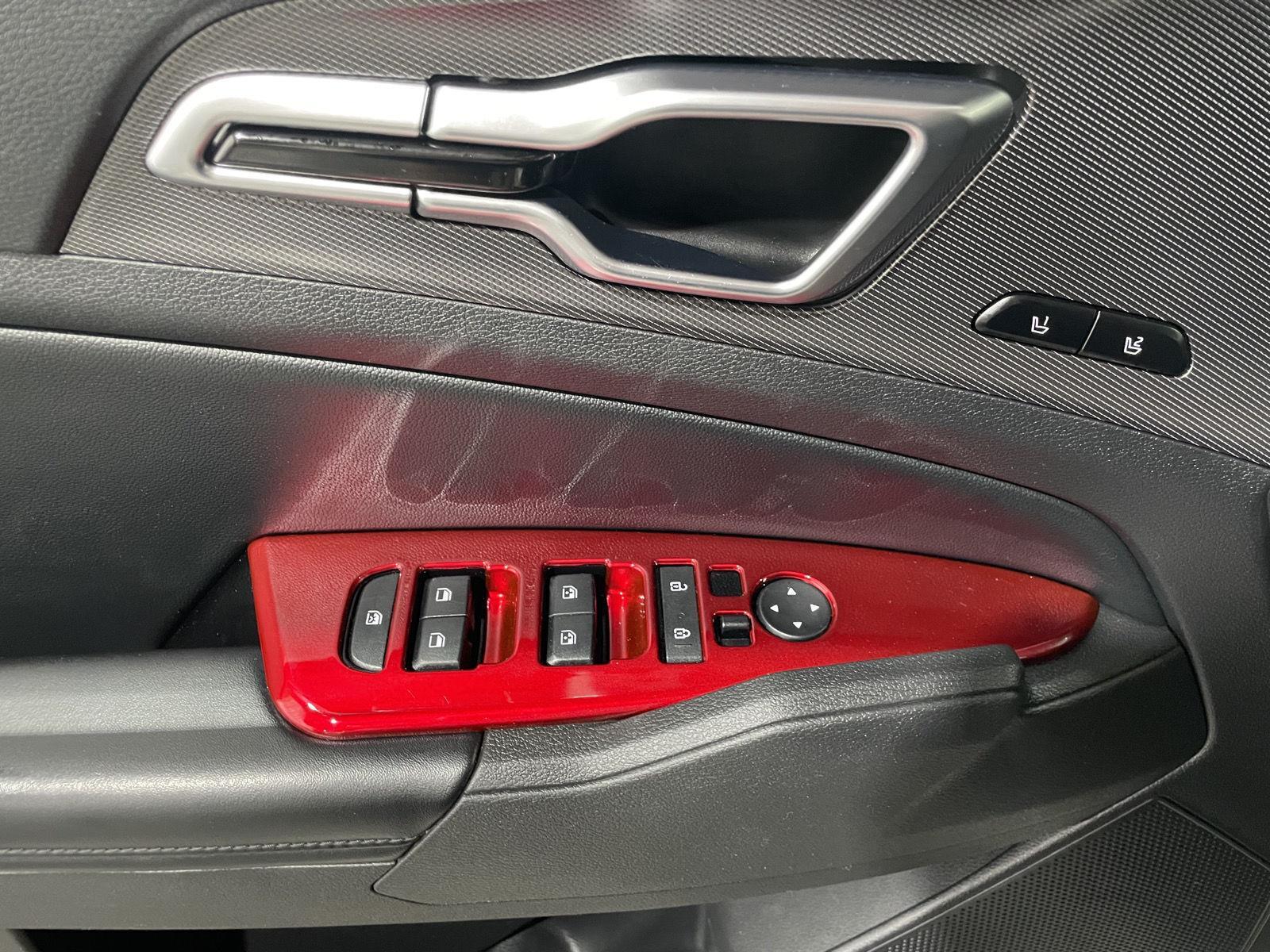 Vehicle photo 20
