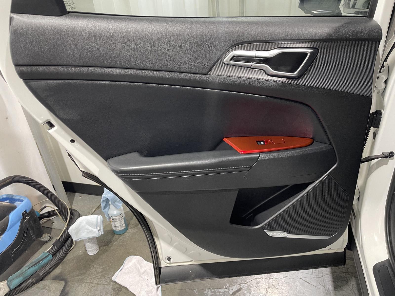 Vehicle photo 21