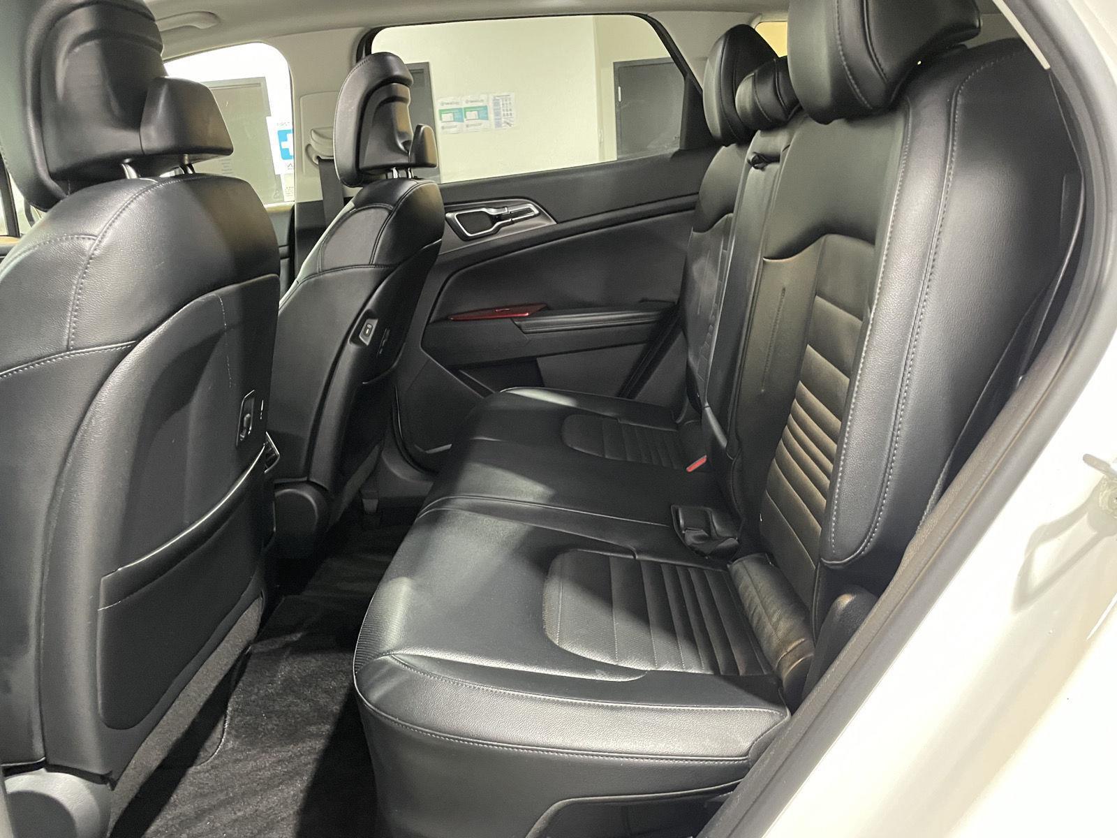 Vehicle photo 22