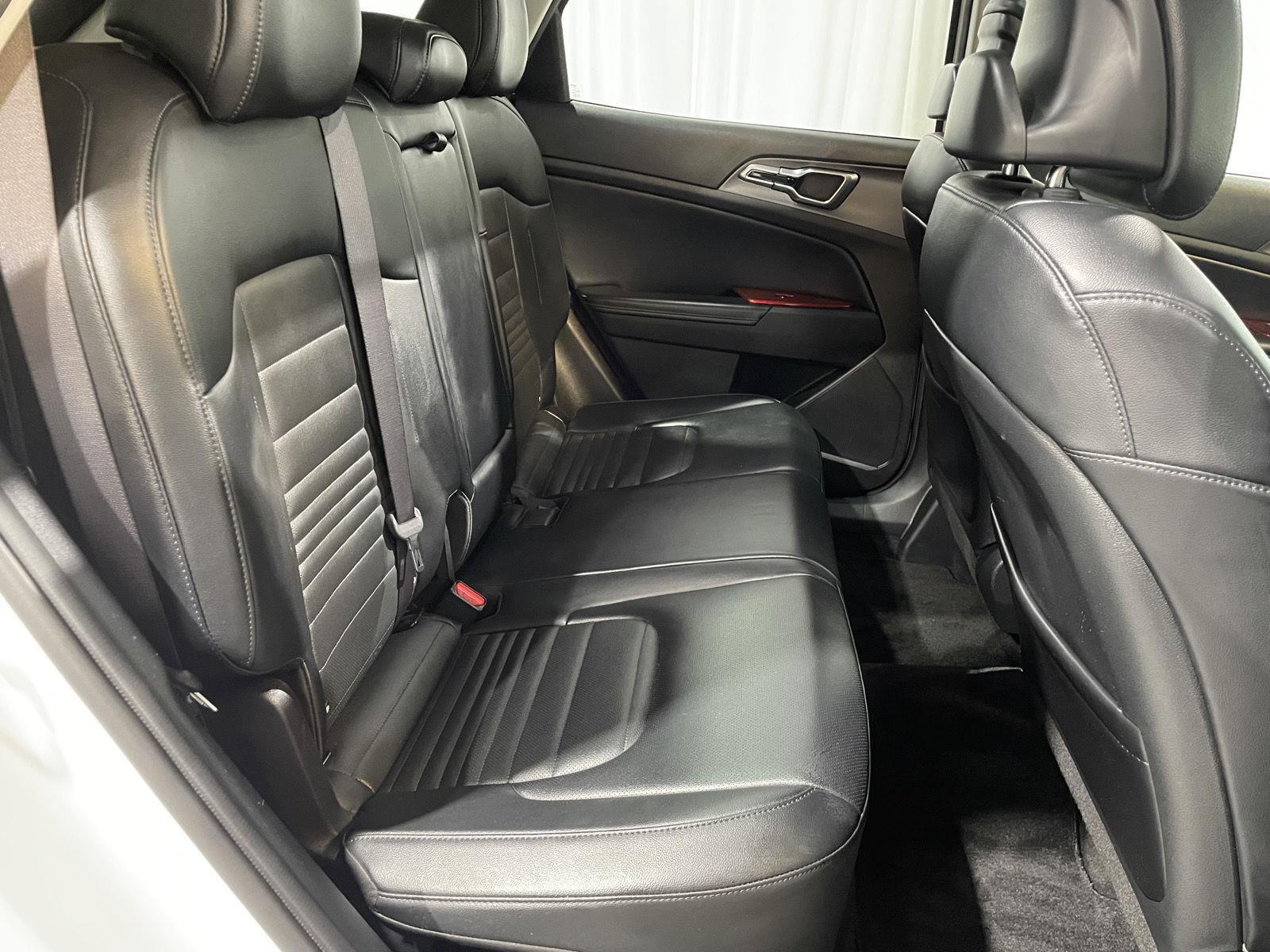 Vehicle photo 23