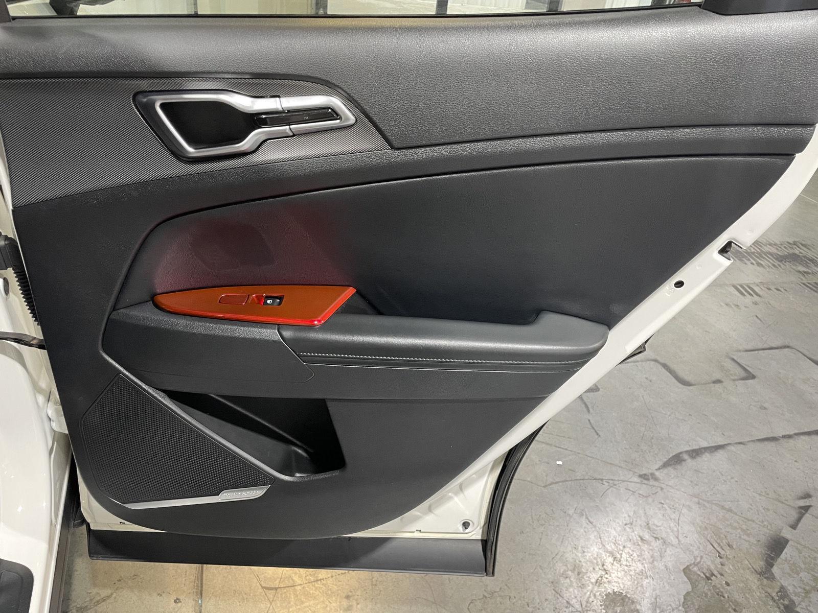 Vehicle photo 24