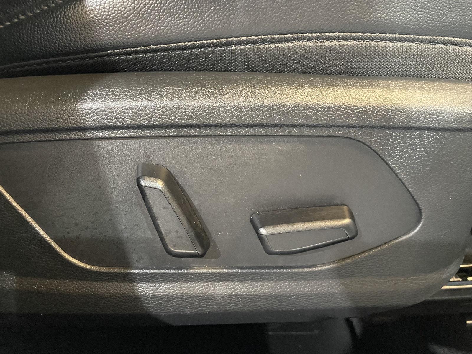Vehicle photo 27