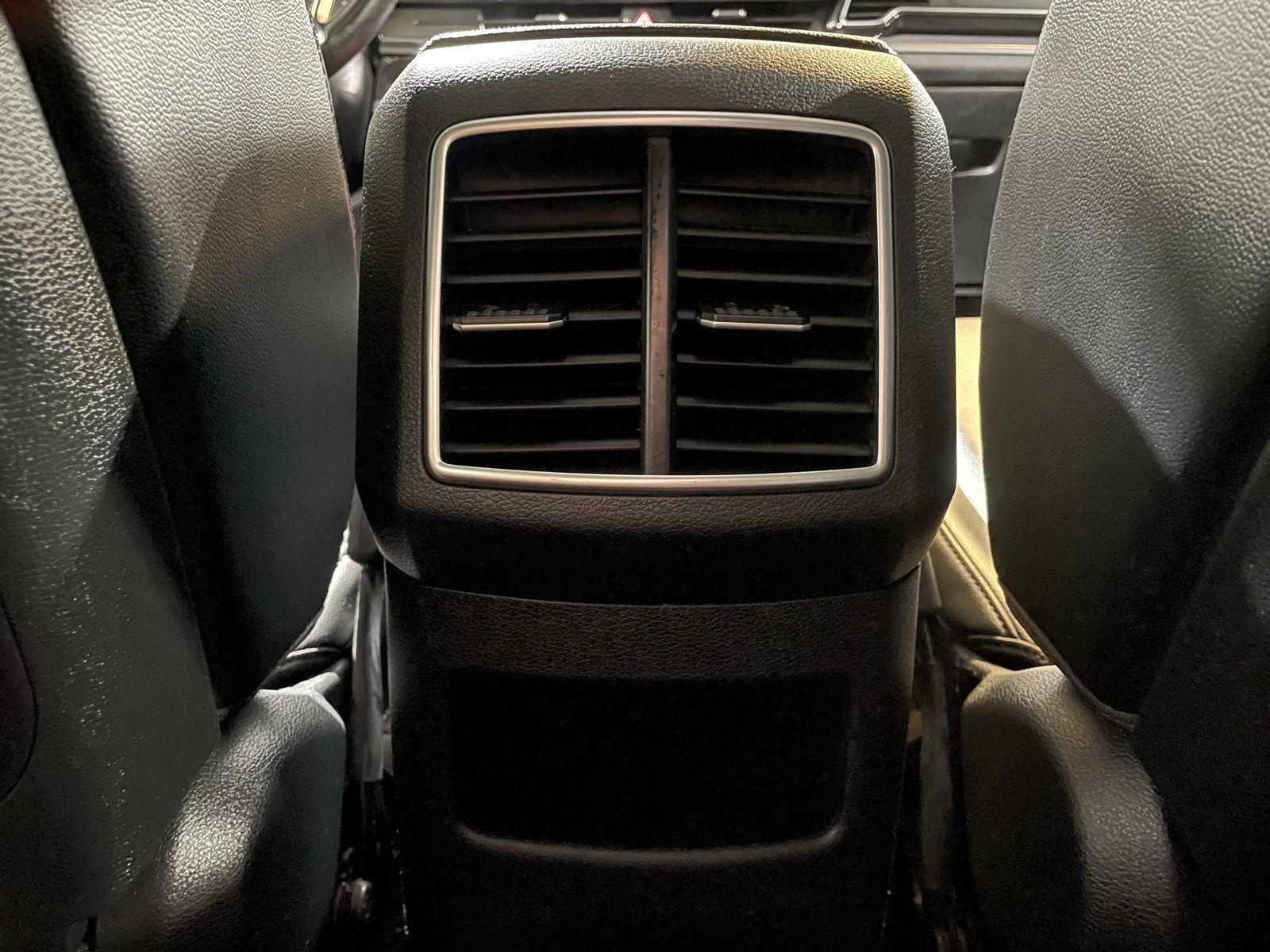 Vehicle photo 37